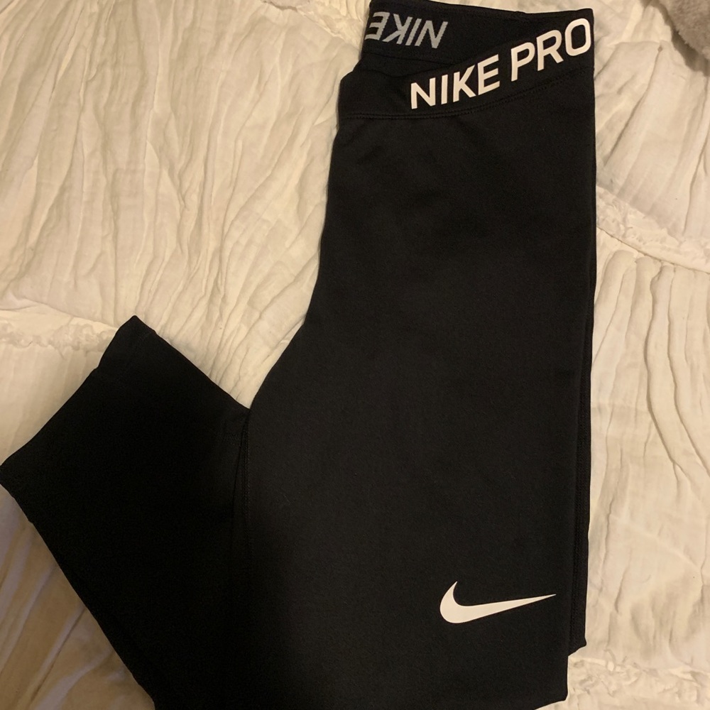 Nike pro dri fit black cropped leggings